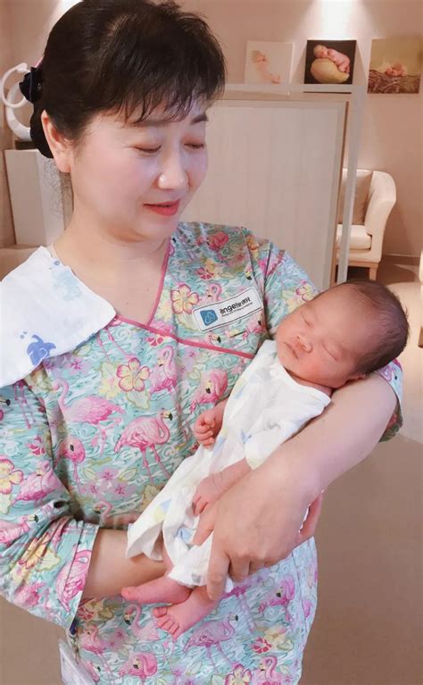 坐月子可以自己照顾自己吗，急？ 产妇可以自己照顾自己坐月子吗
